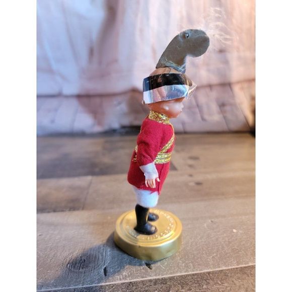 Vintage Ricardo Di Roma Italian Swiss Guard red Uniform sleep eyes doll figure - Picture 5 of 5